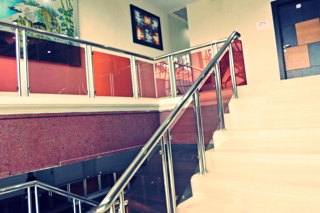 Hotel Grand Karawang Indah Luaran gambar