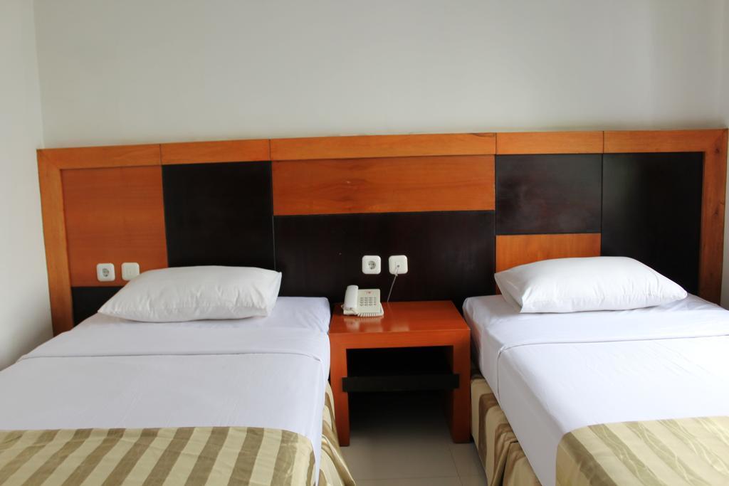 Hotel Grand Karawang Indah Luaran gambar