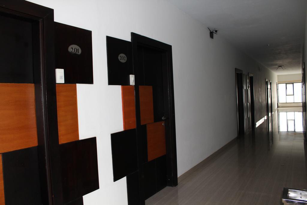 Hotel Grand Karawang Indah Luaran gambar