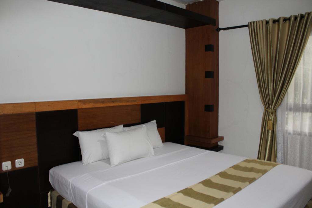 Hotel Grand Karawang Indah Luaran gambar